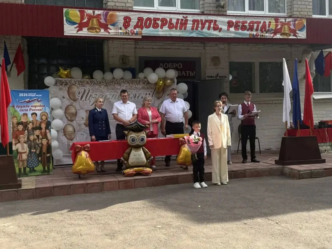 В районах Саратовской области работники прокуратуры приняли участие в торжественных линейках ко Дню знаний В районах Саратовской области работники прокуратуры приняли участие в торжественных линейках ко Дню знаний