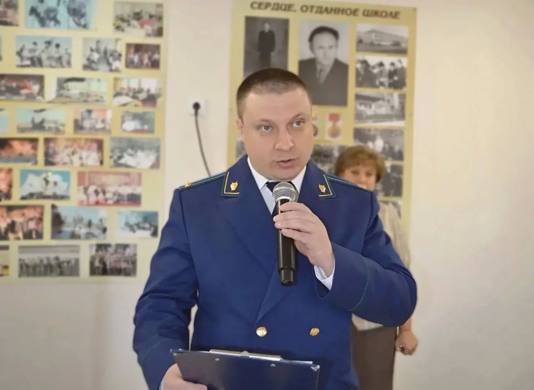 В Лысогорском, Турковском, Духовницком и Самойловском районах работники прокуратуры приняли участие в мероприятиях ко Дню знаний В Лысогорском, Турковском, Духовницком и Самойловском районах работники прокуратуры приняли участие в мероприятиях ко Дню знаний
