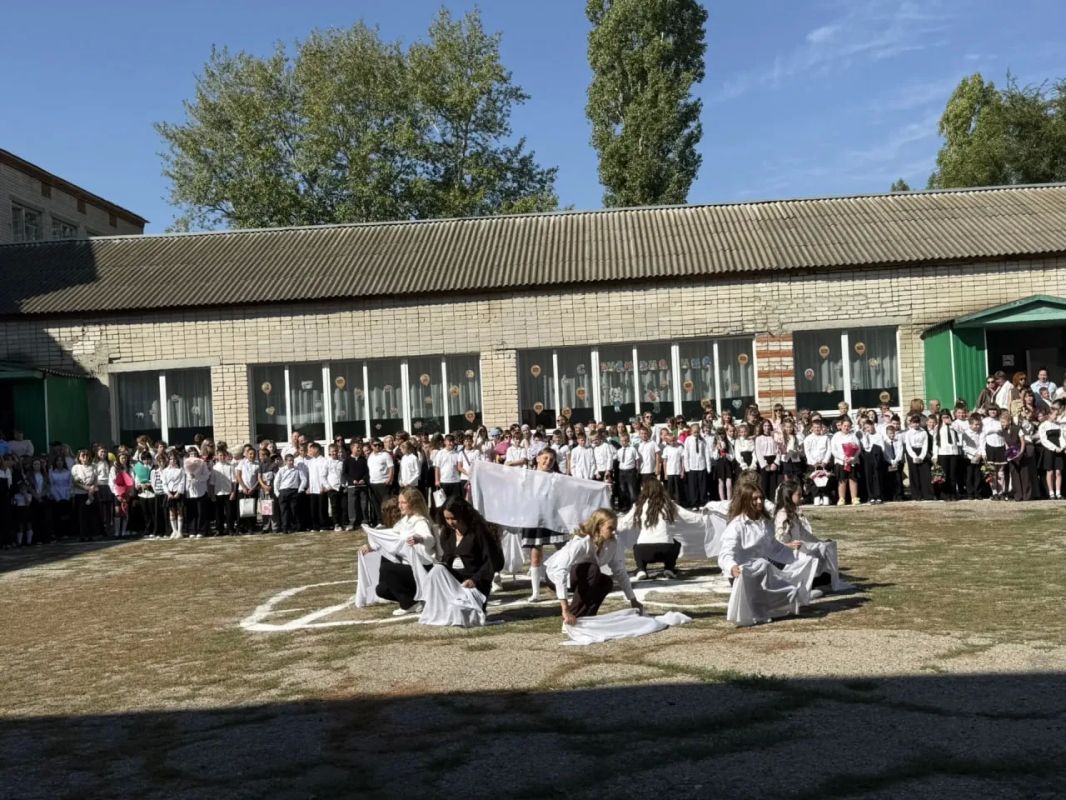 В Красноармейском, Хвалынском, Татищевском и Александрово-Гайском районах прокуроры приняли участие в мероприятиях ко Дню знаний В Красноармейском, Хвалынском, Татищевском и Александрово-Гайском районах прокуроры приняли участие в мероприятиях ко Дню знаний