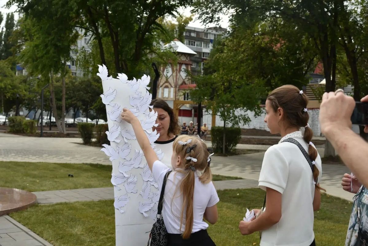 В обновленном сквере имени Вячеслава Малярова прошла акция «Память жива» В обновленном сквере имени Вячеслава Малярова прошла акция «Память жива»