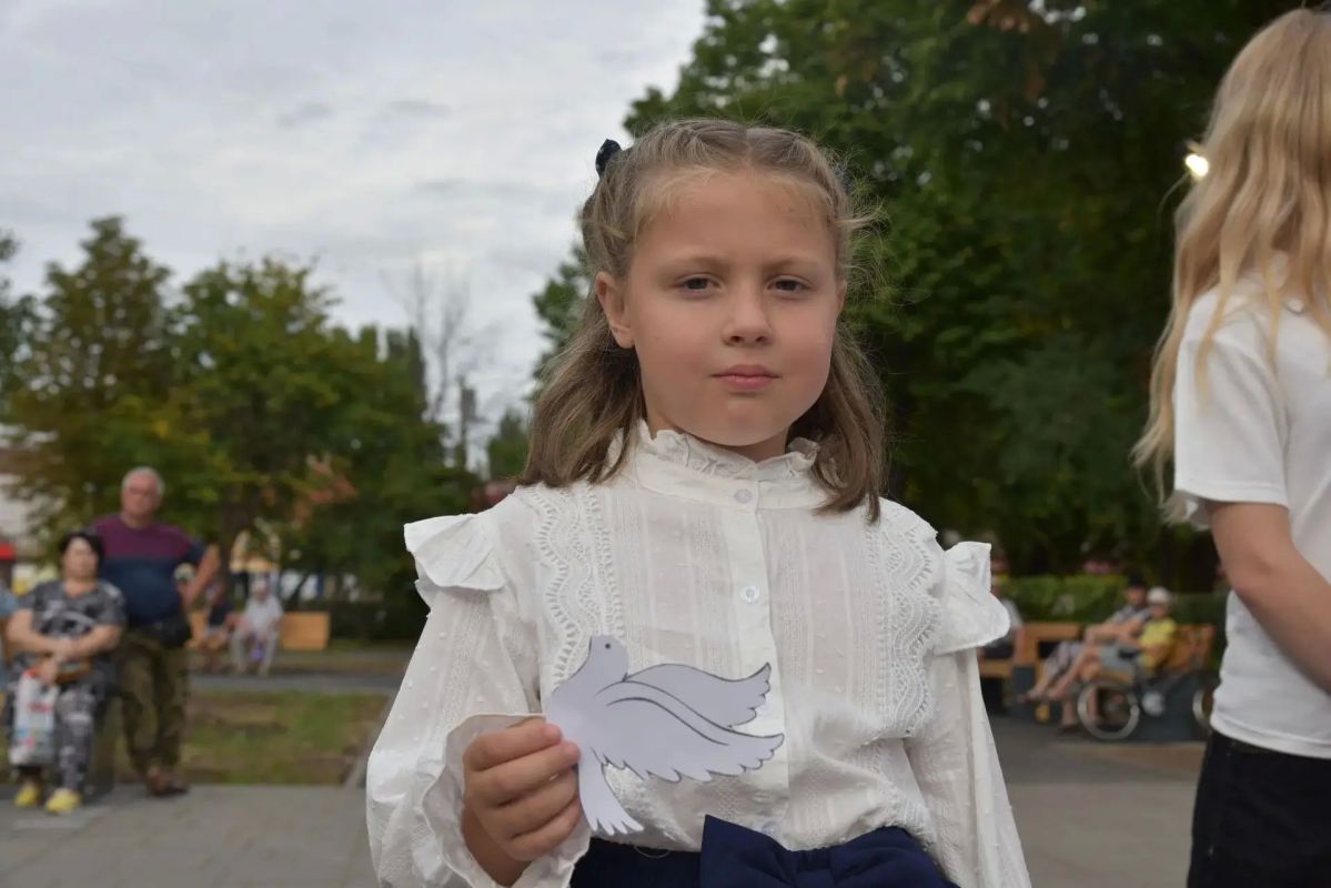 В обновленном сквере имени Вячеслава Малярова прошла акция «Память жива» В обновленном сквере имени Вячеслава Малярова прошла акция «Память жива»