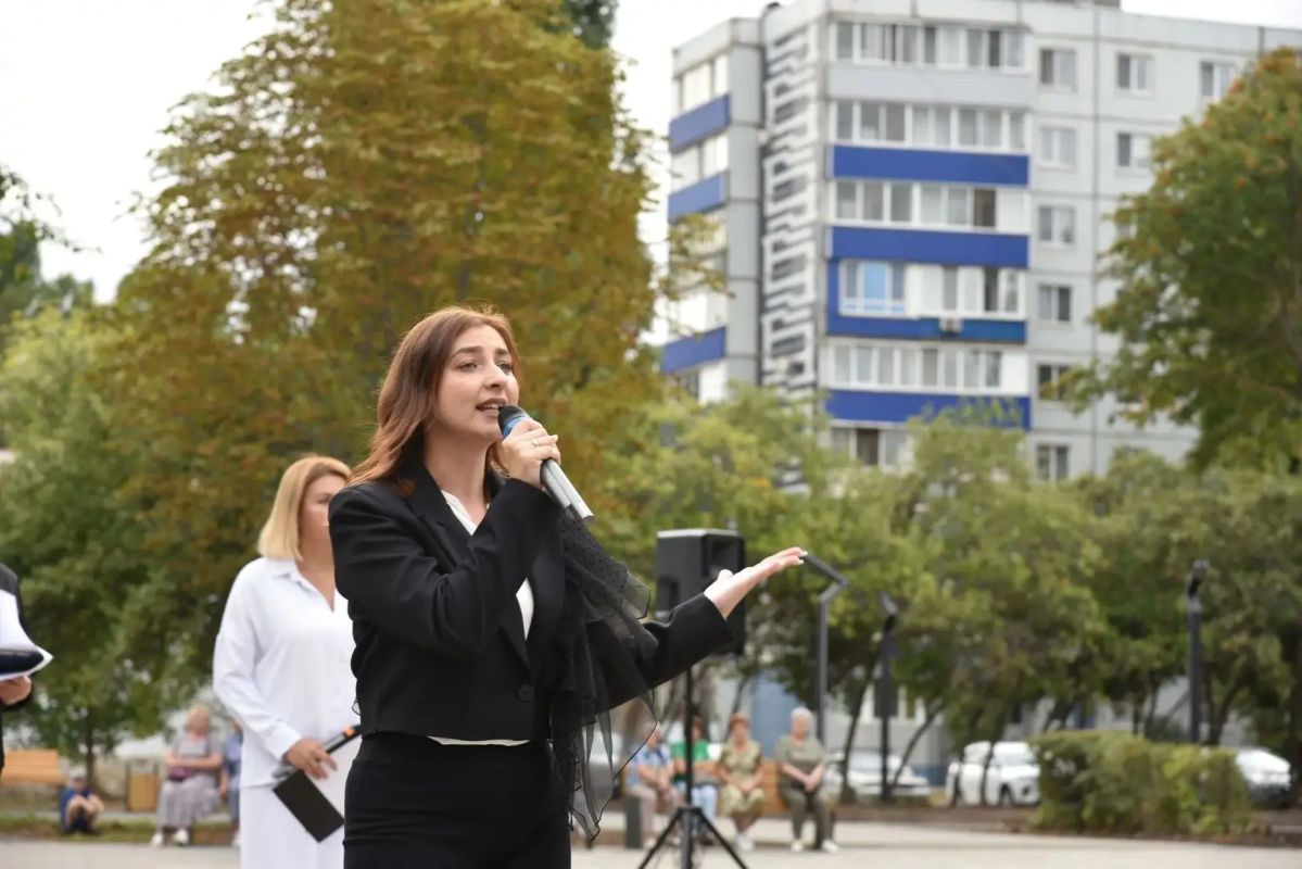 В обновленном сквере имени Вячеслава Малярова прошла акция «Память жива» В обновленном сквере имени Вячеслава Малярова прошла акция «Память жива»