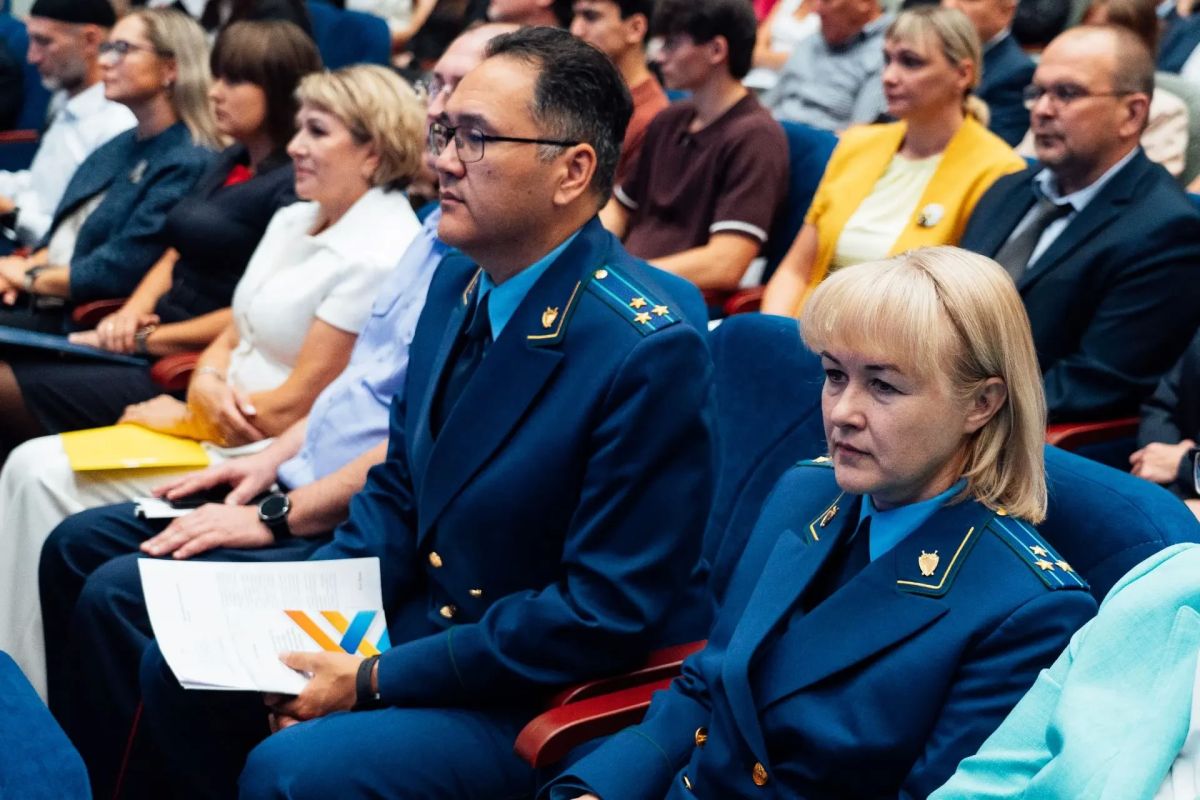 Работники прокуратуры Саратовской области приняли участие в молодежном форуме на базе СГЮА