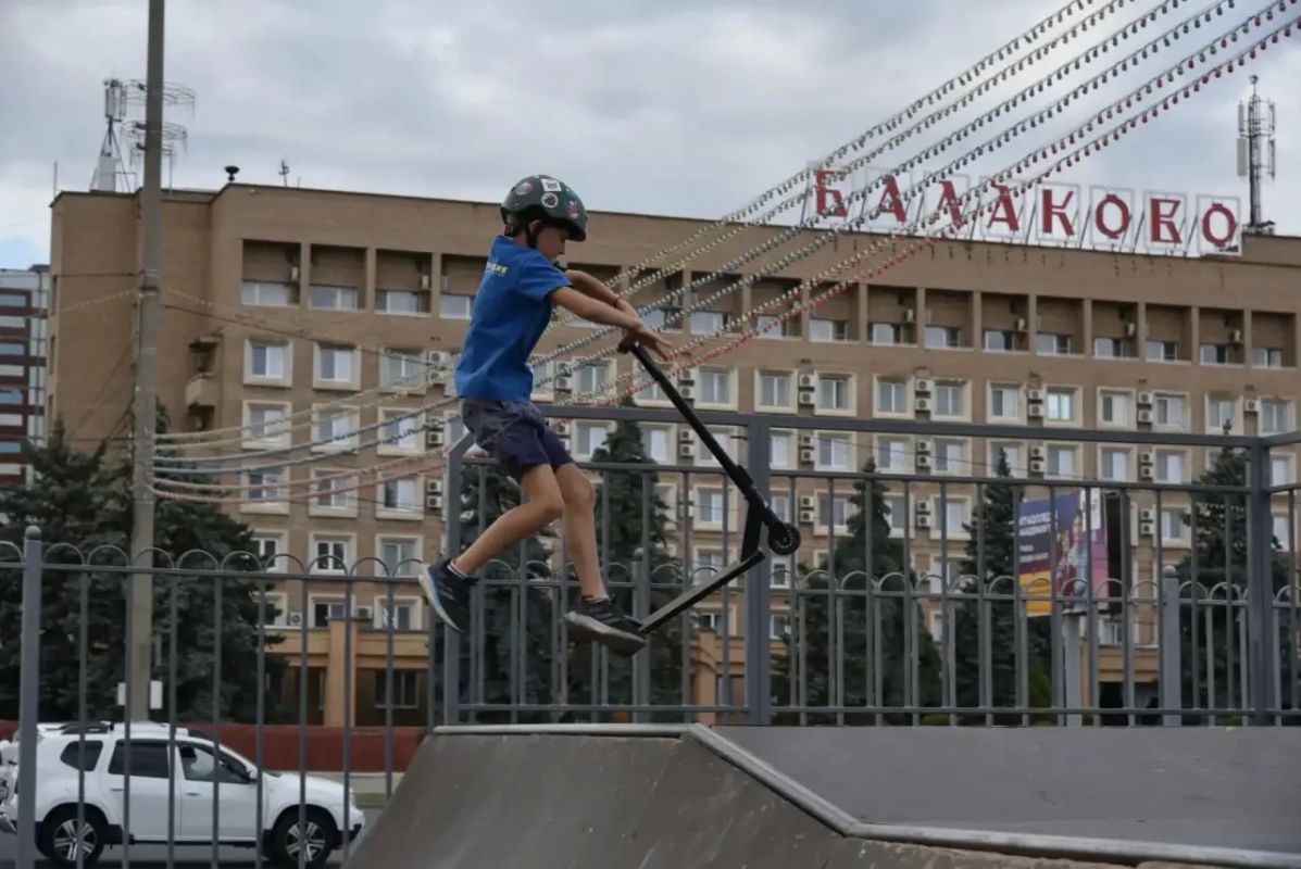 Балаковские райдеры устроили шоу в честь Дня города Балаковские райдеры устроили шоу в честь Дня города