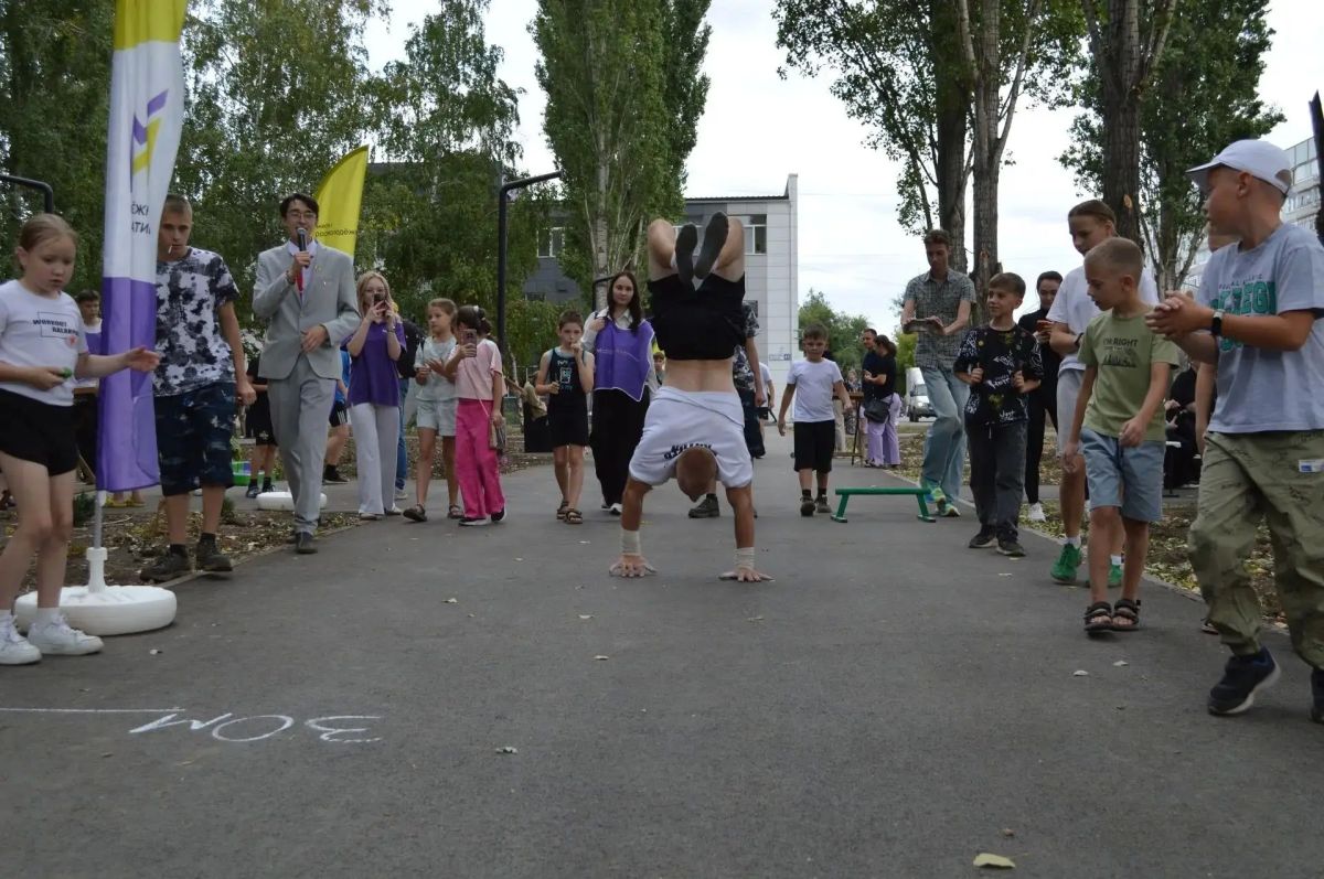 В преддверии Дня города в обновлённом сквере «Молодежный» состоялась «Игротека» с установлением спортивного рекорда В преддверии Дня города в обновлённом сквере «Молодежный» состоялась «Игротека» с установлением спортивного рекорда