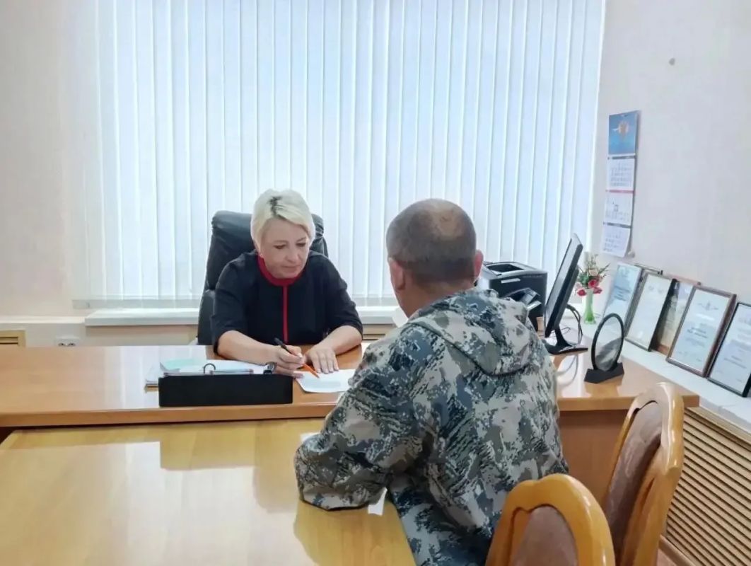 По поручению губернатора Романа Бусаргина провёл личный приём участников специальной военной операции и членов их семей По поручению губернатора Романа Бусаргина провёл личный приём участников специальной военной операции и членов их семей