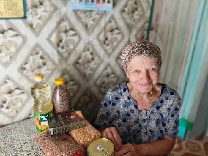 В Турковском районе продолжаются акции добра: подушки для защитников и продукты для бабушек В Турковском районе продолжаются акции добра: подушки для защитников и продукты для бабушек