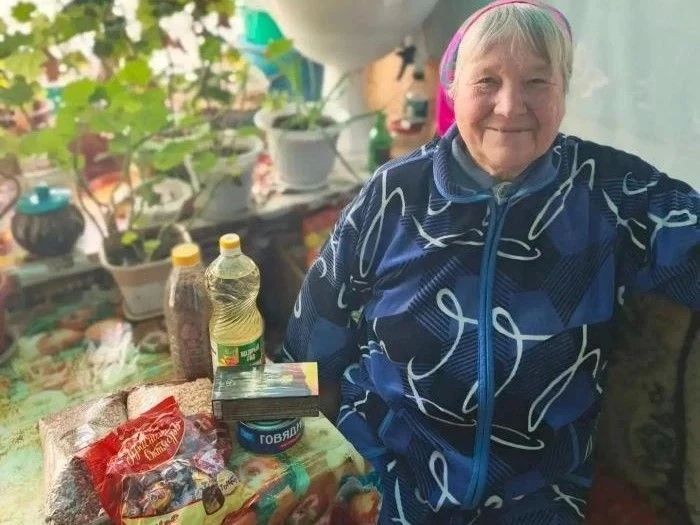 В Турковском районе продолжаются акции добра: подушки для защитников и продукты для бабушек В Турковском районе продолжаются акции добра: подушки для защитников и продукты для бабушек