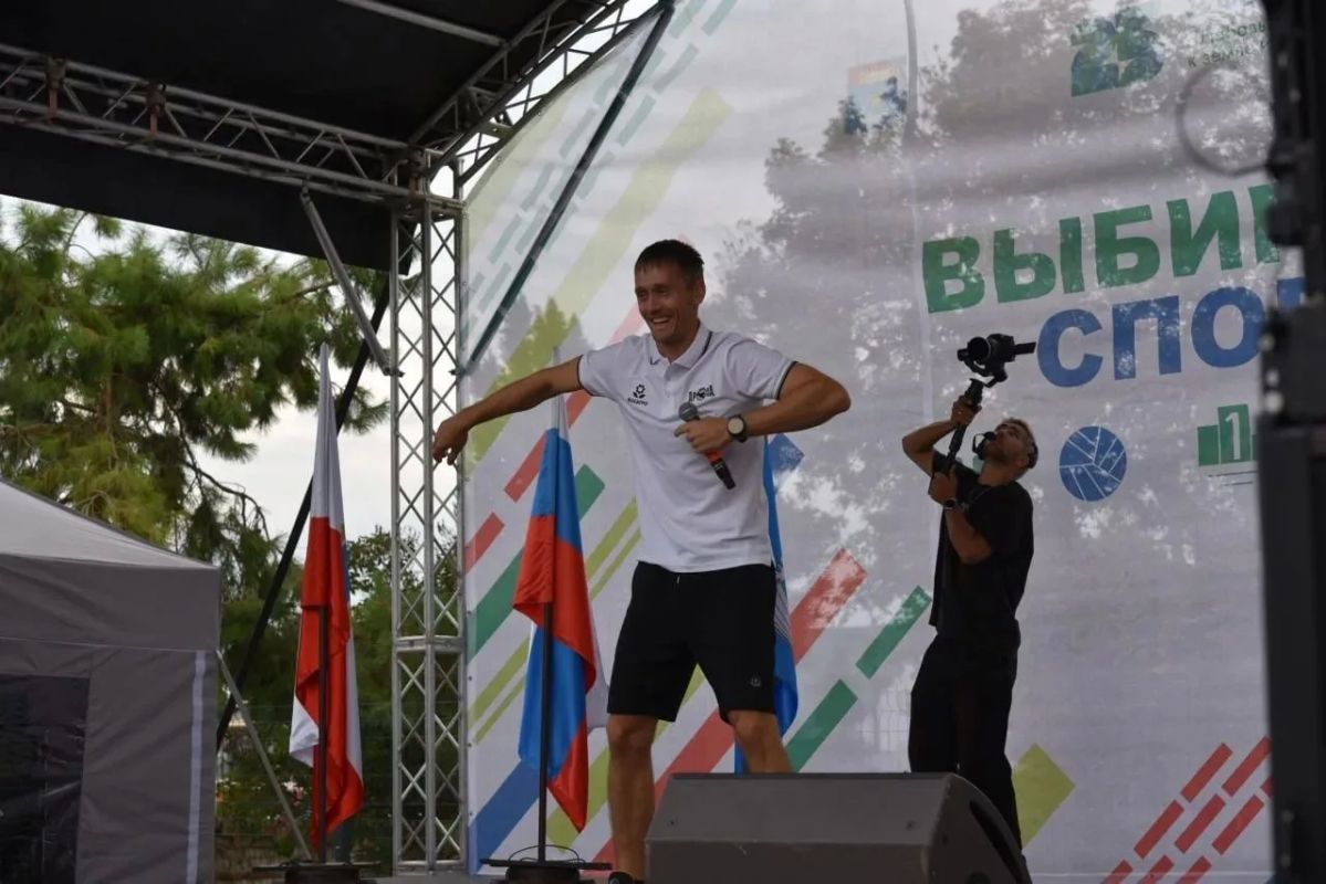 Зарядка вместе с олимпийским чемпионом Зарядка вместе с олимпийским чемпионом