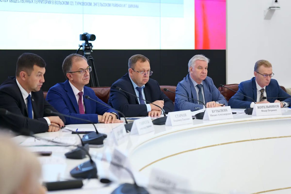 Губернатор Роман Бусаргин провел постоянно действующее совещание с заместителями председателя правительства, министрами, а также главами районов Губернатор Роман Бусаргин провел постоянно действующее совещание с заместителями председателя правительства, министрами, а также главами районов
