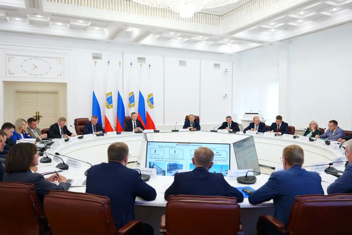 Губернатор Роман Бусаргин провел постоянно действующее совещание с заместителями председателя правительства, министрами, а также главами районов Губернатор Роман Бусаргин провел постоянно действующее совещание с заместителями председателя правительства, министрами, а также главами районов