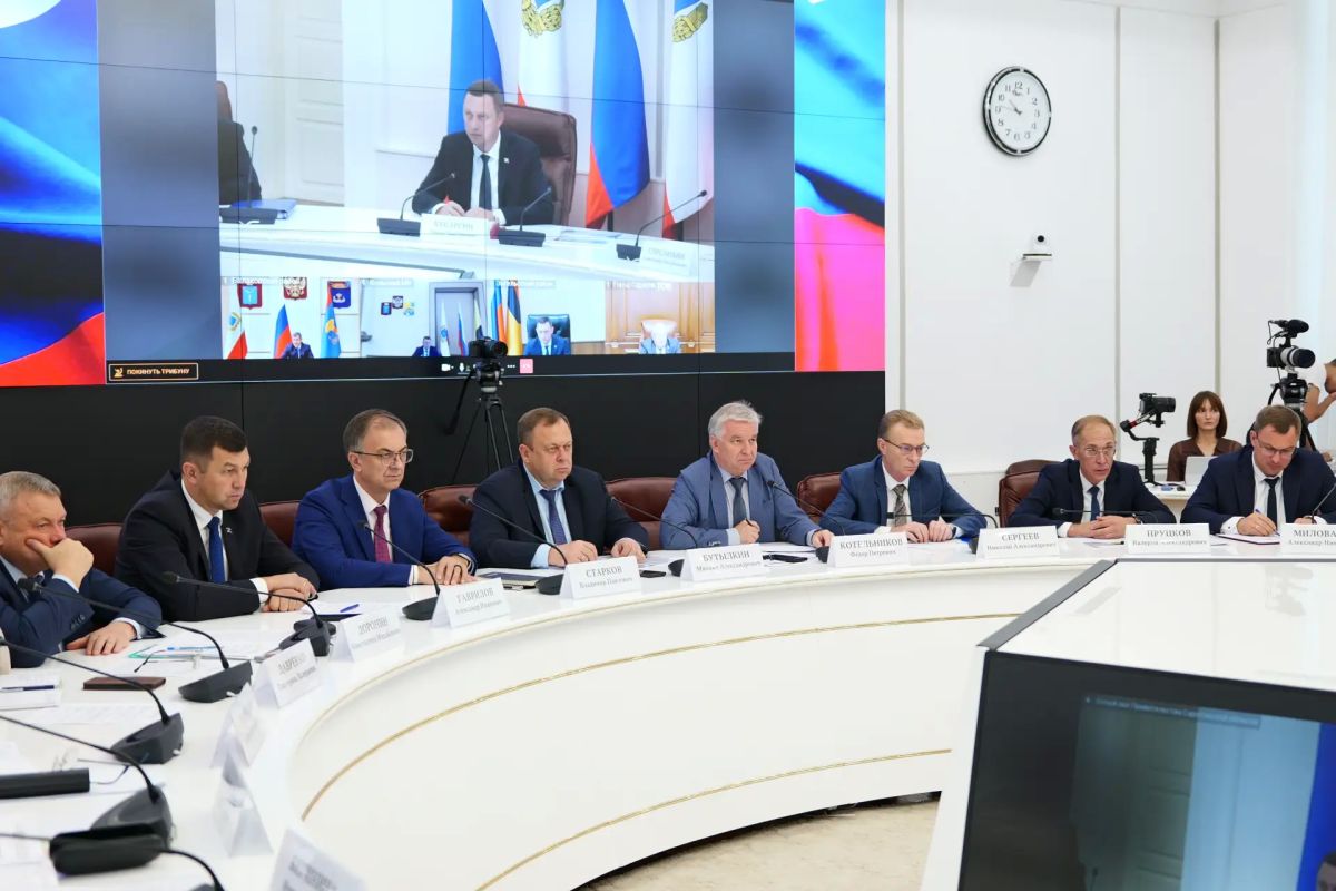 Губернатор Роман Бусаргин провел постоянно действующее совещание с заместителями председателя правительства, министрами, а также главами районов Губернатор Роман Бусаргин провел постоянно действующее совещание с заместителями председателя правительства, министрами, а также главами районов