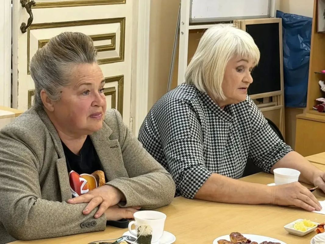 Вместе с председателем Собрания депутатов Энгельсского района, главой МО г. Энгельс Юлией Таушанковой встретились с представителями волонтёрских организаций, оказывающих поддержку нашим бойцам, выполняющим задачи в зоне... Вместе с председателем Собрания депутатов Энгельсского района, главой МО г. Энгельс Юлией Таушанковой встретились с представителями волонтёрских организаций, оказывающих поддержку нашим бойцам, выполняющим задачи в зоне...