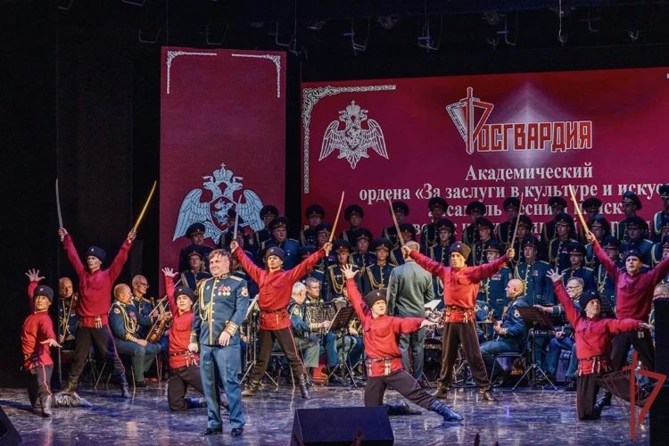 Академический ансамбль песни и пляски с триумфом выступил в Саратове Академический ансамбль песни и пляски с триумфом выступил в Саратове