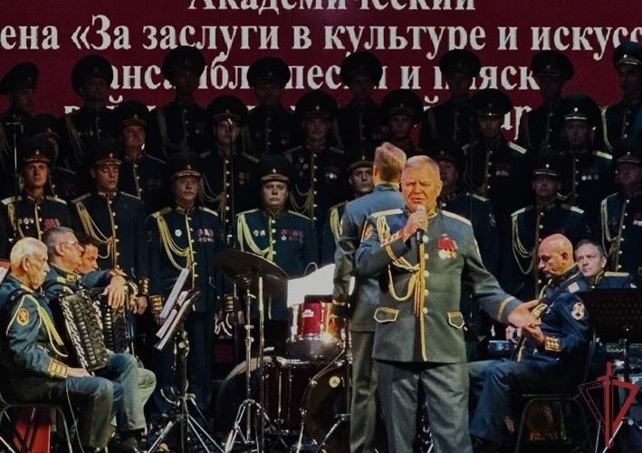 Академический ансамбль песни и пляски с триумфом выступил в Саратове Академический ансамбль песни и пляски с триумфом выступил в Саратове