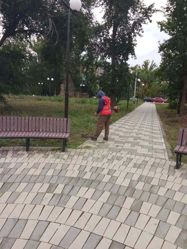 В Балаково продолжаются работы по содержанию улиц и общественных территорий В Балаково продолжаются работы по содержанию улиц и общественных территорий