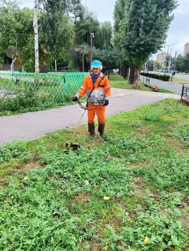 В Балаково продолжаются работы по содержанию улиц и общественных территорий В Балаково продолжаются работы по содержанию улиц и общественных территорий