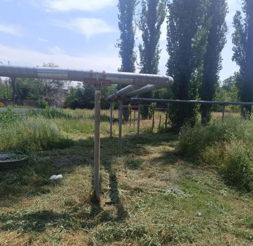 В Энгельсе по поручению главы района Максима Леонова продолжается работа по благоустройству территорий вблизи объектов ресурсоснабжающих организаций В Энгельсе по поручению главы района Максима Леонова продолжается работа по благоустройству территорий вблизи объектов ресурсоснабжающих организаций