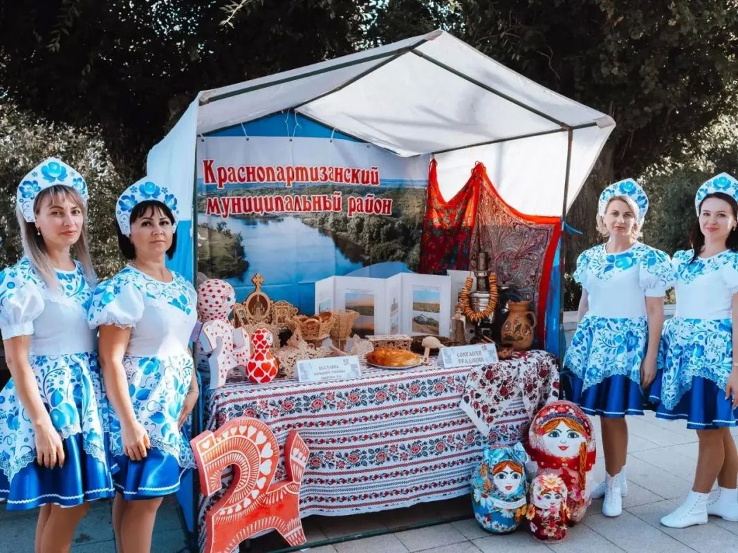 Сила традиций в Саратове. Сегодня на Фединском спуске прошёл фестиваль русской культуры и быта «Сила традиций» Сила традиций в Саратове. Сегодня на Фединском спуске прошёл фестиваль русской культуры и быта «Сила традиций»