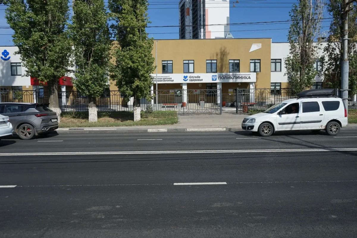 В Энгельсе с опережением на полгода обновили подъездную к мосту дорогу В Энгельсе с опережением на полгода обновили подъездную к мосту дорогу
