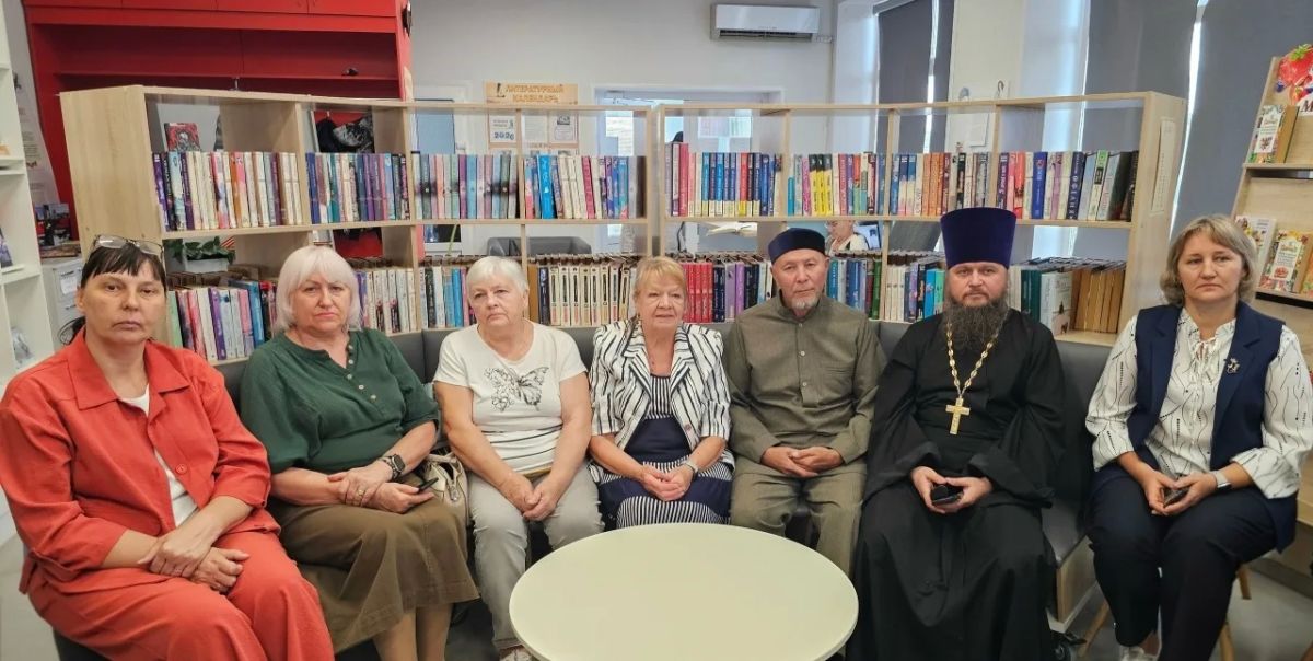 В Питерке полицейские и общественики приняли участие в круглом столе «Молодёжь за культуру мира, против терроризма!» В Питерке полицейские и общественики приняли участие в круглом столе «Молодёжь за культуру мира, против терроризма!»