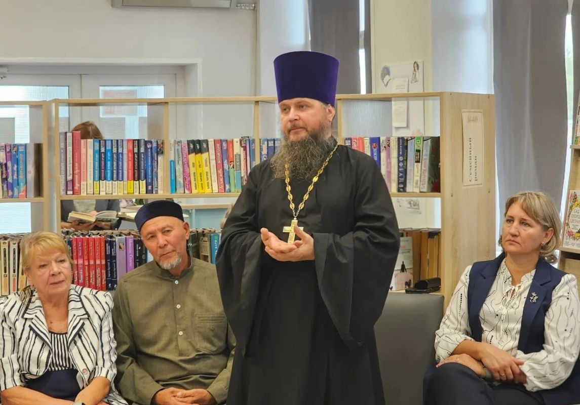 В Питерке полицейские и общественики приняли участие в круглом столе «Молодёжь за культуру мира, против терроризма!» В Питерке полицейские и общественики приняли участие в круглом столе «Молодёжь за культуру мира, против терроризма!»