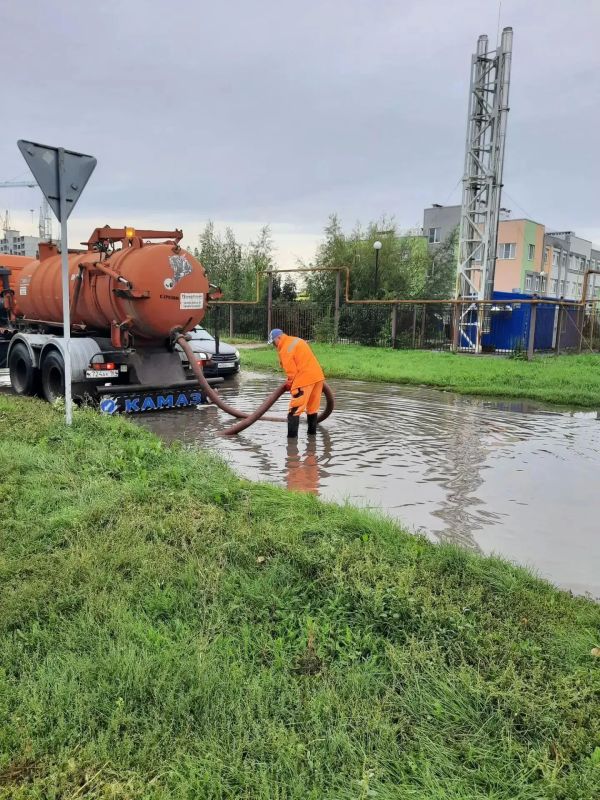 Благоустройство Балаково сегодня: откачка воды, сбор мусора, очистка дорог и тротуаров Благоустройство Балаково сегодня: откачка воды, сбор мусора, очистка дорог и тротуаров