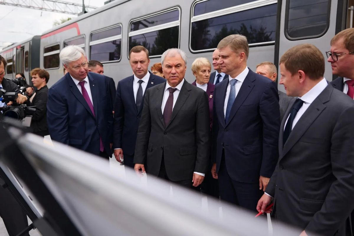 Ряд уже завершенных объектов, а также созданную в рамках реконструкции железнодорожного вокзала в Саратове современную инфраструктуру осмотрели сегодня председатель Государственной Думы РФ Вячеслав Володин и генеральный... Ряд уже завершенных объектов, а также созданную в рамках реконструкции железнодорожного вокзала в Саратове современную инфраструктуру осмотрели сегодня председатель Государственной Думы РФ Вячеслав Володин и генеральный...