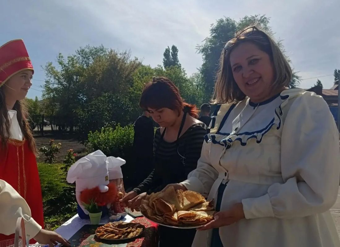 В Саратовской области полицейские обеспечили охрану общественного порядка во время этнокультурного фестиваля «Уездный самовар» #ИсторияСГеографией В Саратовской области полицейские обеспечили охрану общественного порядка во время этнокультурного фестиваля «Уездный самовар» #ИсторияСГеографией