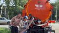 Сотрудники участка водопонижения проводят работу по очистке водоприемных колодцев