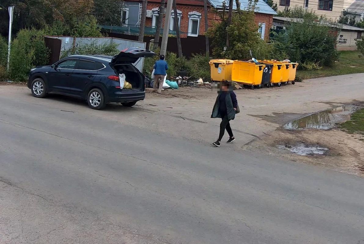 В Энгельсе составлено 19 протоколов за выброс мусора мимо контейнера В Энгельсе составлено 19 протоколов за выброс мусора мимо контейнера