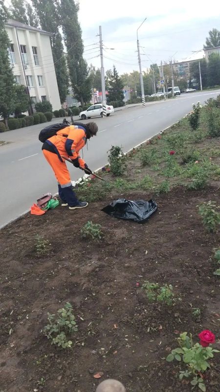Ежедневные работы сотрудников «Комбината благоустройства» по содержанию улиц города Ежедневные работы сотрудников «Комбината благоустройства» по содержанию улиц города