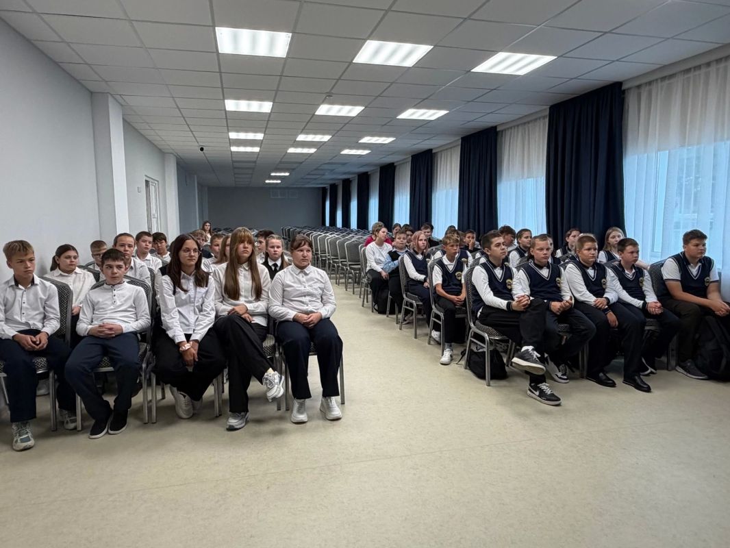 В Базарном Карабулаке госавтоинспектор провела профилактическую беседу со школьниками по правилам дорожного движения В Базарном Карабулаке госавтоинспектор провела профилактическую беседу со школьниками по правилам дорожного движения