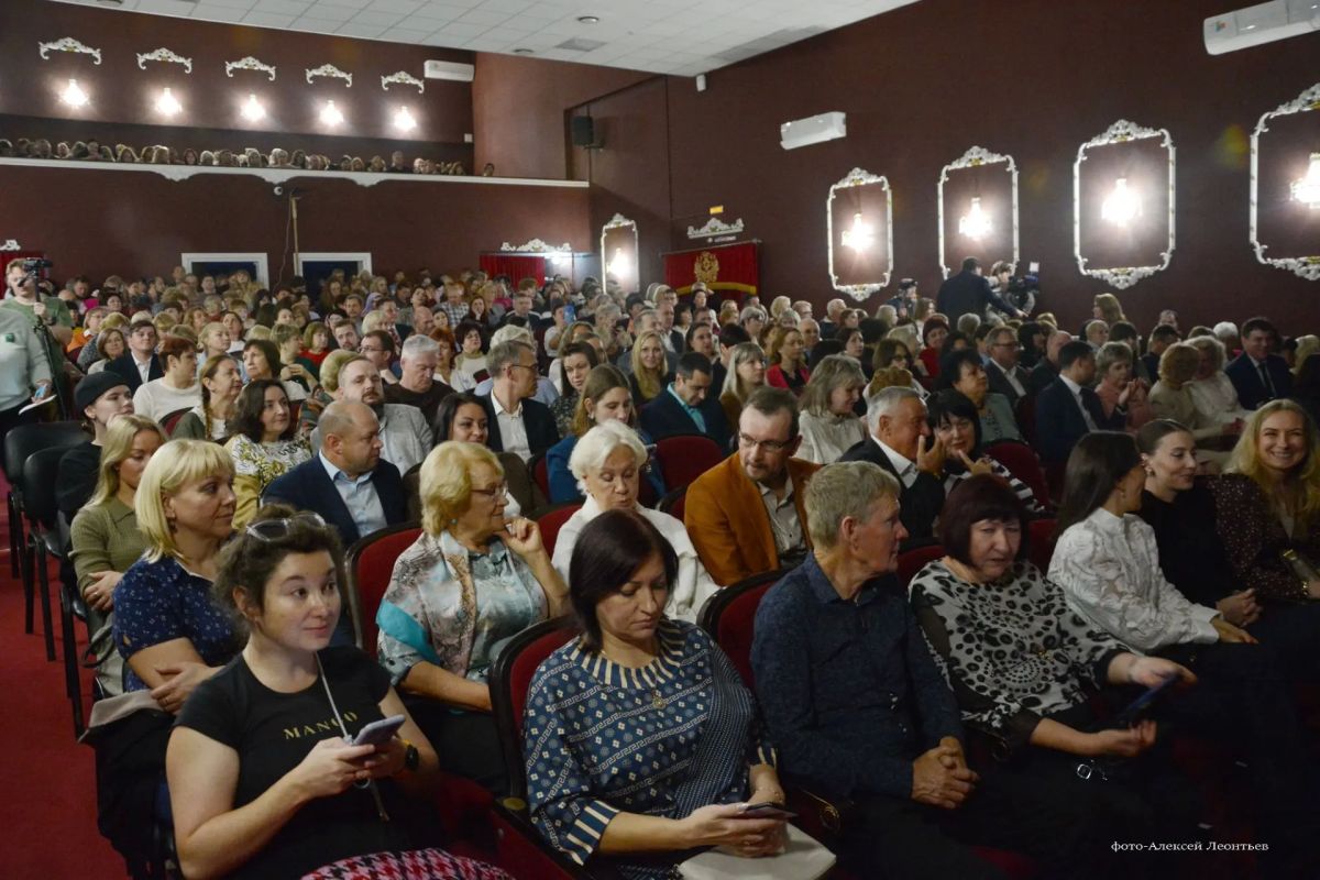 Десять лет «Театрального Прихопёрья»: в Балашове открылся юбилейный фестиваль с гостями из 10 регионов Десять лет «Театрального Прихопёрья»: в Балашове открылся юбилейный фестиваль с гостями из 10 регионов