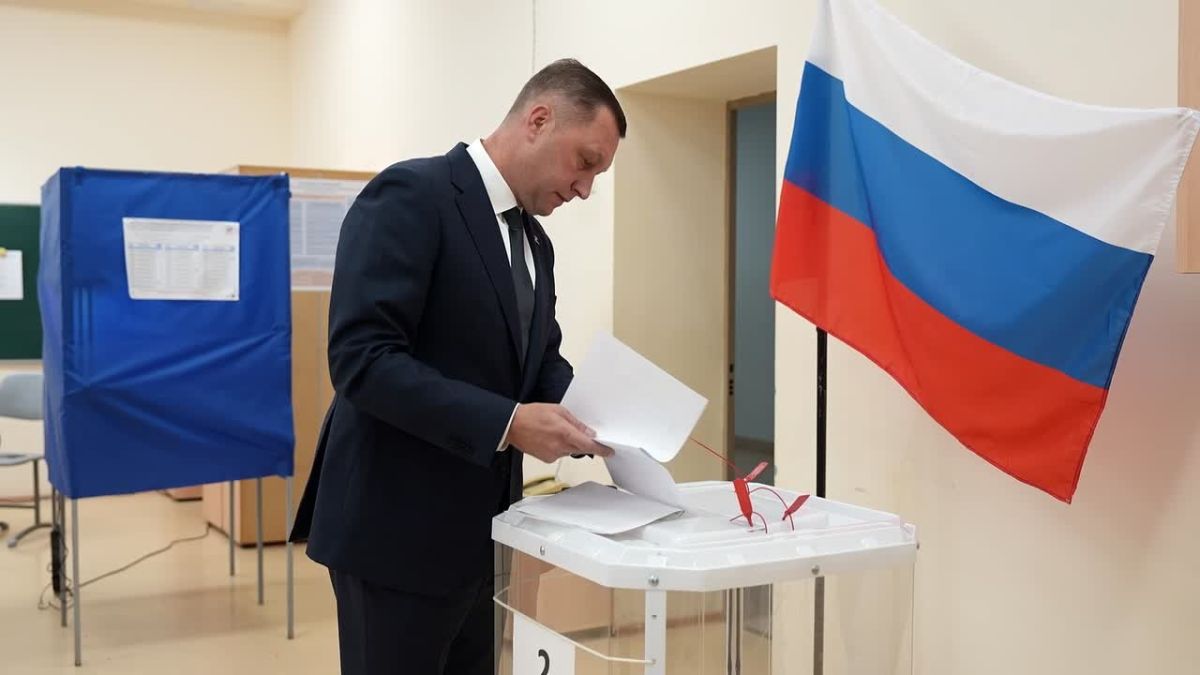 Роман Бусаргин: Перед началом рабочего дня посетил избирательный участок, чтобы проголосовать на выборах депутатов Государственной думы