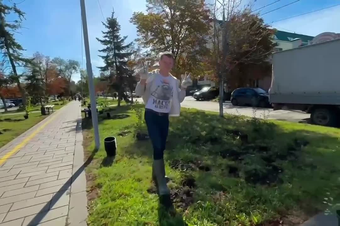Сквер им. А. А. Мыльникова пополнился новыми зелёными насаждениями
