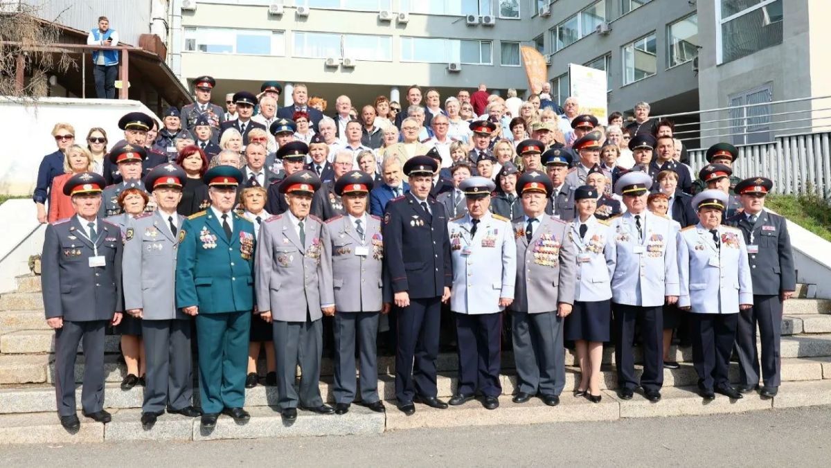 В Саратове встречали делегацию из 80 ветеранов ОВД Свердловской области В Саратове встречали делегацию из 80 ветеранов ОВД Свердловской области