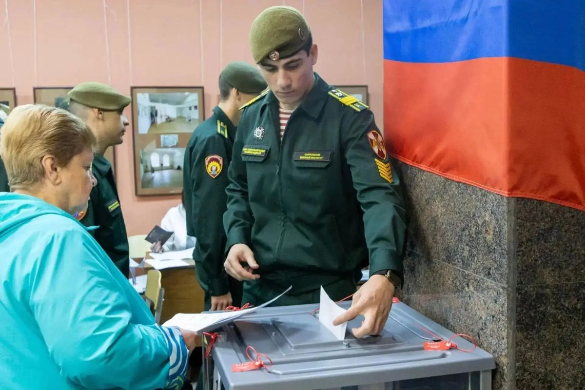 Герой России генерал-лейтенант Александр Белоглазов проголосовал на выборах Герой России генерал-лейтенант Александр Белоглазов проголосовал на выборах