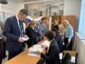 Утром, перед началом рабочего дня, на своем избирательном участке проголосовал на выборах депутатов Государственной Думы IX созыва