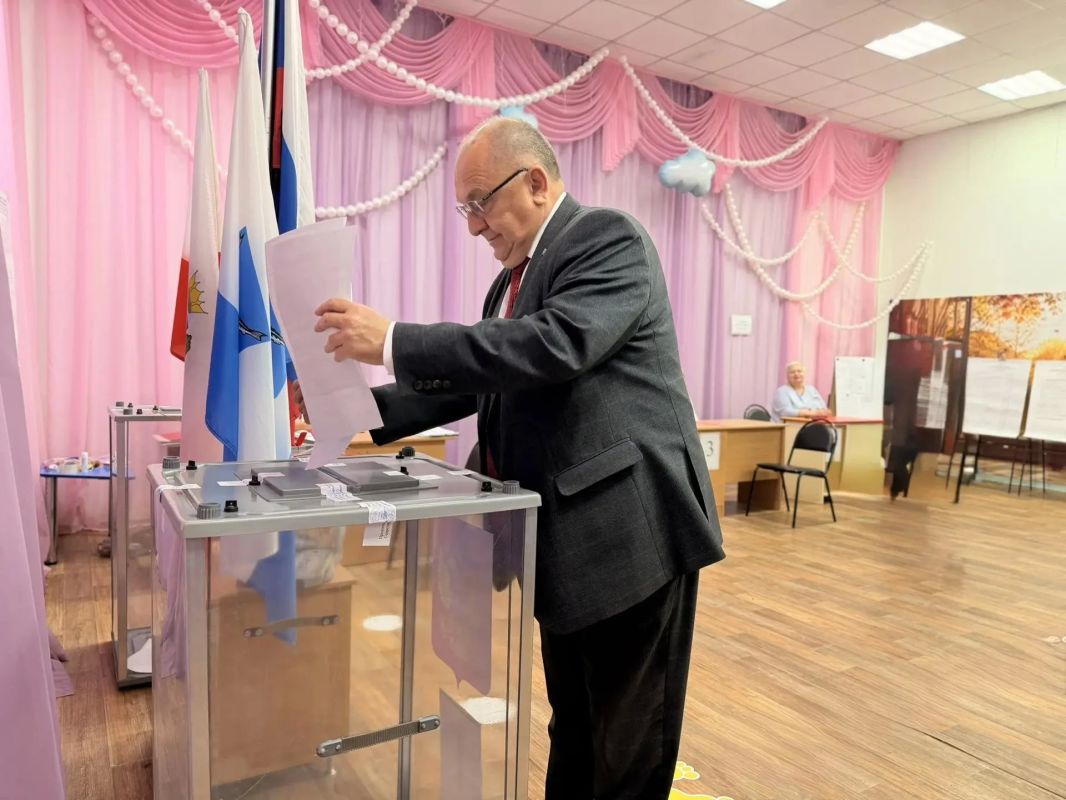 Первые лица Саратовской области проголосовали на выборах депутатов Госдумы Первые лица Саратовской области проголосовали на выборах депутатов Госдумы