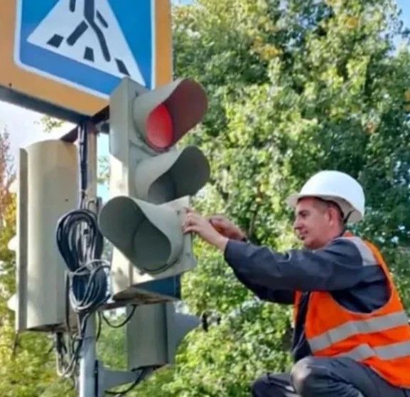 Сотрудники «Комбината благоустройства» ежедневно выполняют работы по благоустройству города Балаково Сотрудники «Комбината благоустройства» ежедневно выполняют работы по благоустройству города Балаково