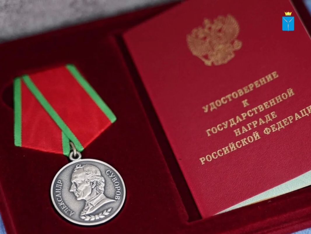 Губернатор вручил почетный знак бойцу из Энгельса Губернатор вручил почетный знак бойцу из Энгельса