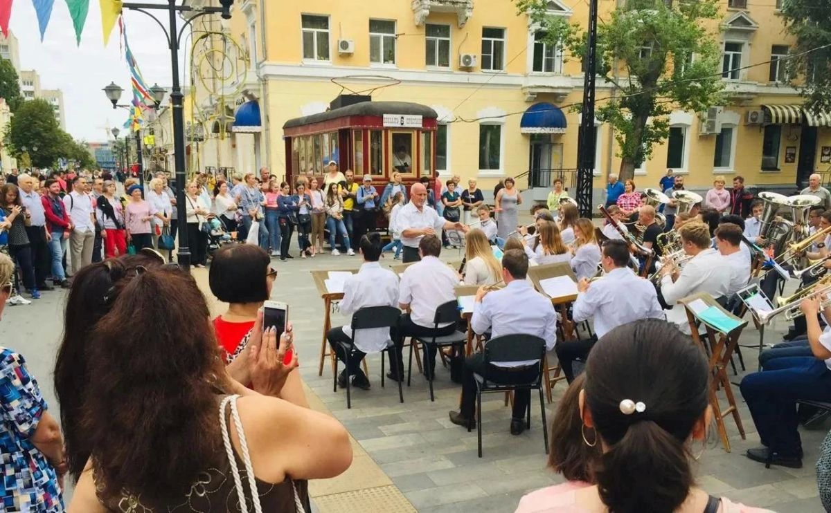 Бывший министр выступит в Саратове дирижером в День города Бывший министр выступит в Саратове дирижером в День города