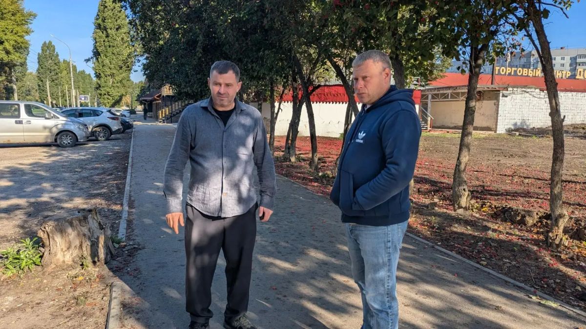 В сквере имени Вячеслава Малярова началось строительство основания под детскую площадку В сквере имени Вячеслава Малярова началось строительство основания под детскую площадку