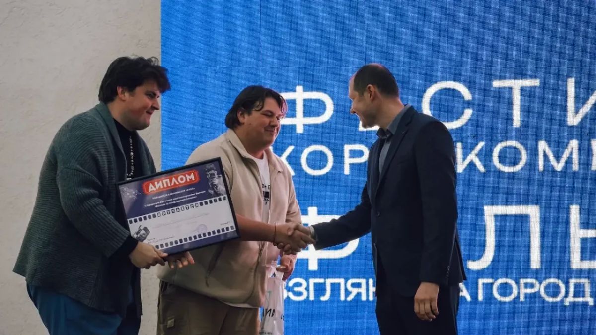 В летнем кинотеатре показали работы саратовских творцов В летнем кинотеатре показали работы саратовских творцов