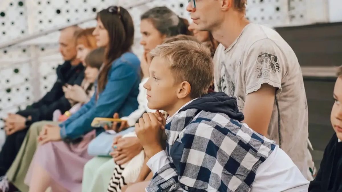 В летнем кинотеатре показали работы саратовских творцов В летнем кинотеатре показали работы саратовских творцов