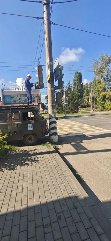 В Балаково продолжаются работы по содержанию улиц и общественных территорий В Балаково продолжаются работы по содержанию улиц и общественных территорий