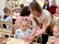 Детей ветеранов СВО научили лепить саратовскую глиняную игрушку