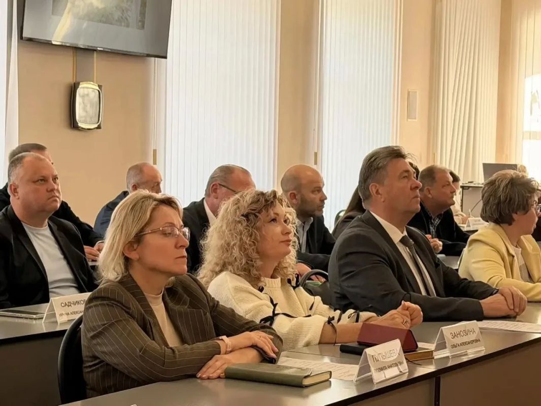 На традиционном штабе по благоустройству рассмотрели вопросы содержания территорий в осенний период На традиционном штабе по благоустройству рассмотрели вопросы содержания территорий в осенний период