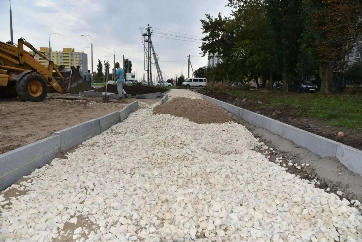 В Балаково продолжаются работы по благоустройству Сиреневого сквера В Балаково продолжаются работы по благоустройству Сиреневого сквера